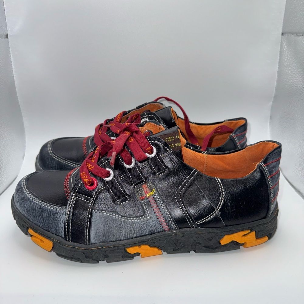 TMA Eyes Women's Flat Leather Sneakers. Size 10.5